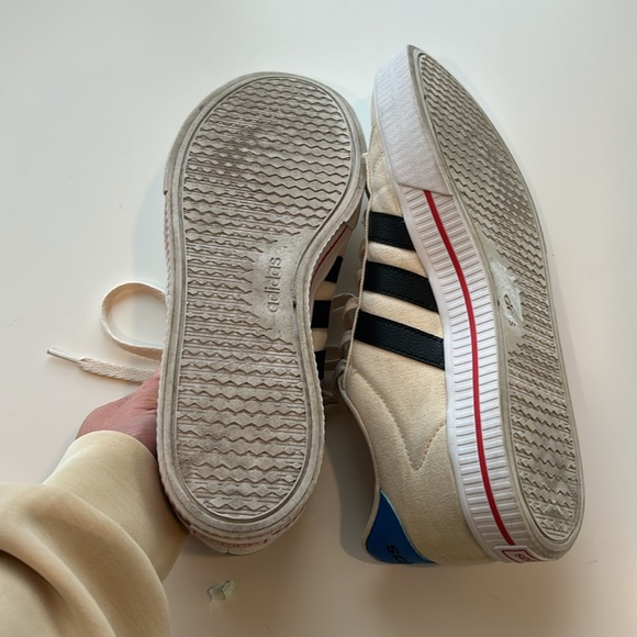 Ididas cream shoe - Picture 4 of 4